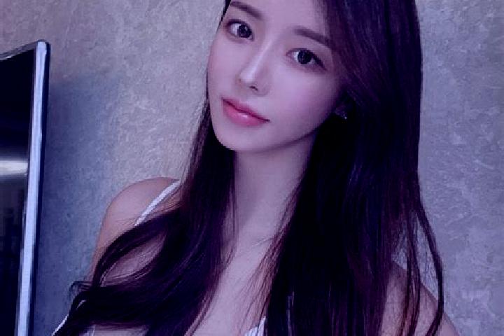 Willow, 21 — Escort in Honmachi, Japan