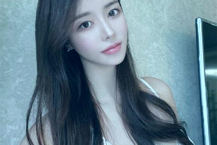 Willow, 21 — Escort in Huiyi, China