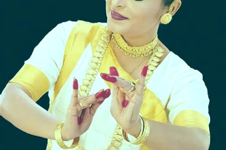 Willow, 21 — Escort in Pathanamthitta, India