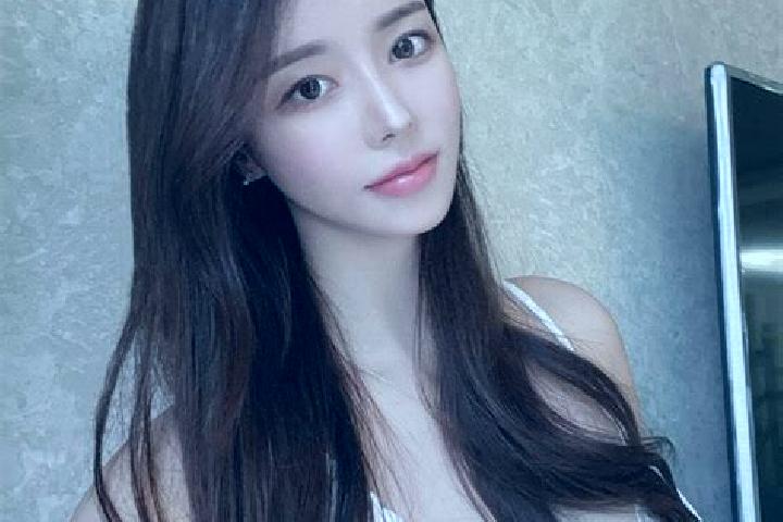 Willow, 21 — Escort in Qinghuazhen, China