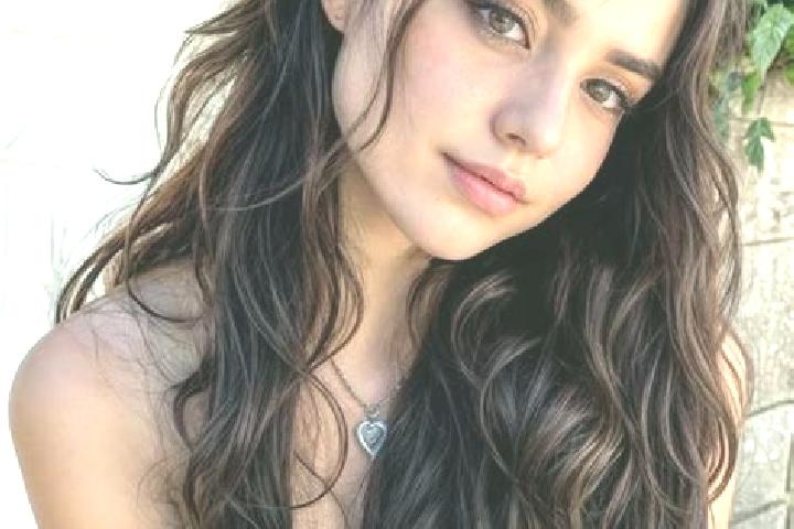 Willow, 22, a auburn hazel-eyed middle eastern companion based in Lunao. Offering Overnight, Prostate Massage, BDSM. Available for incall and outcall, overni...