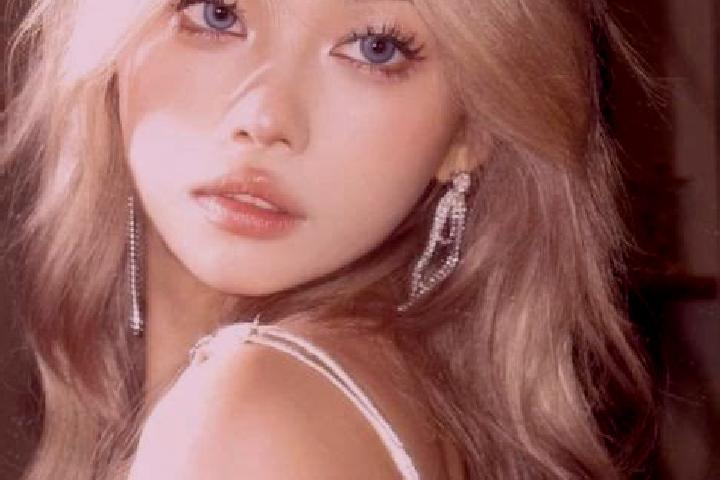 Willow, 22, a blonde blue-eyed asian companion based in Ballinroad. Offering A-Level, Roleplay, Travel Companion. Available for incall and outcall, day and e...