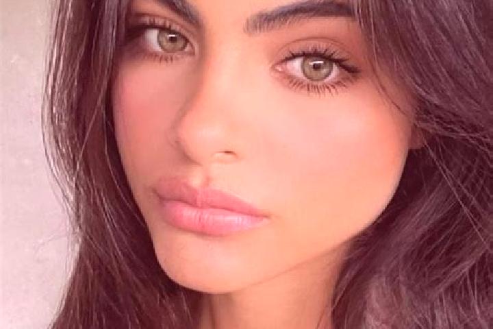 Willow, 22, a brunette dark-eyed indian companion based in Banyuwangi. Offering Deep French Kissing, 69, Girlfriend Experience, Striptease, Couples. Availabl...