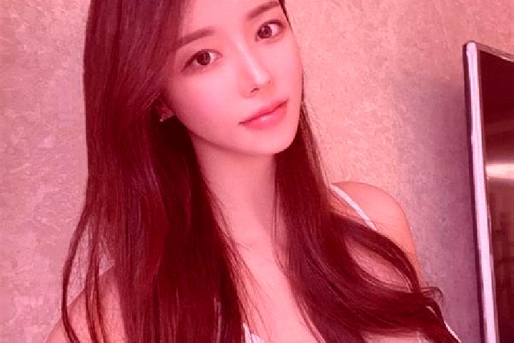 Willow, 22 — Escort in Kuanbang, China