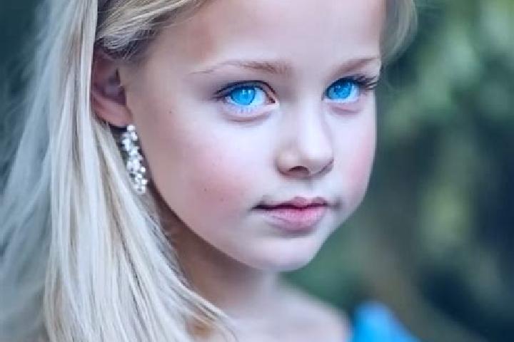 Willow, 23, a blonde blue-eyed caucasian companion based in Borlovenii Vechi. Offering 69, Duos. Available for incall and outcall, overnight bookings available.