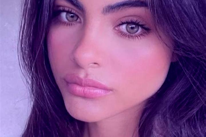 Willow, 23, a brunette amber-eyed middle eastern companion based in Nava de Bejar. Offering CIM, Travel Companion, Prostate Massage, Duos. Available for inca...