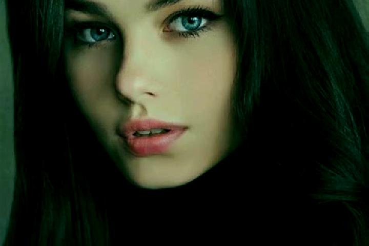 Willow, 23, a red dark-eyed caucasian companion based in Kialla. Offering A-Level, BDSM, Domination. Available for incall and outcall, day and evening dates.