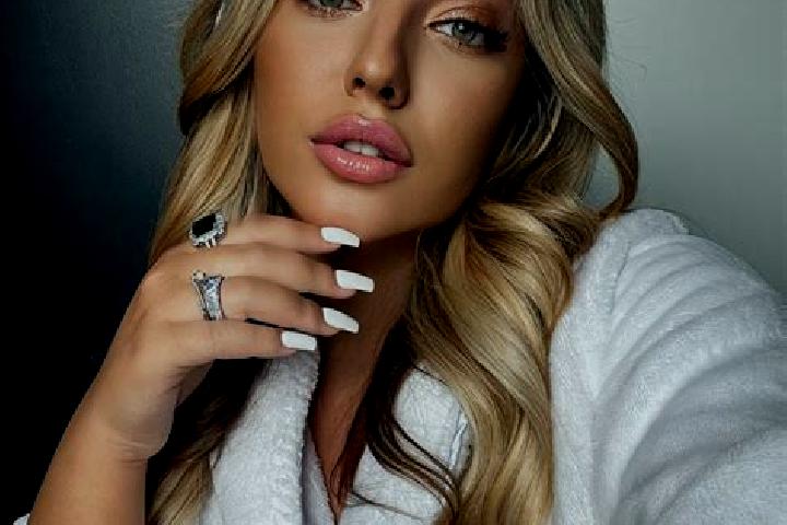Willow, 23 — Escort in Concesti, Romania