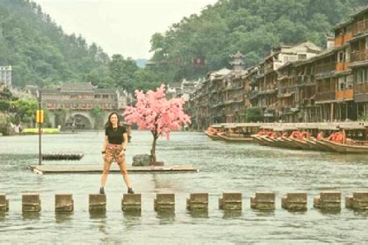 Willow, 23 — Escort in Fenghuang, China