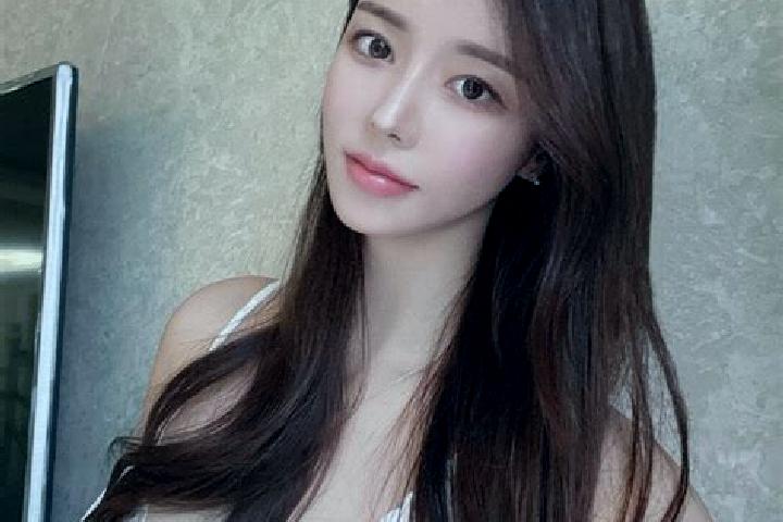 Willow, 23 — Escort in Gangshang, China