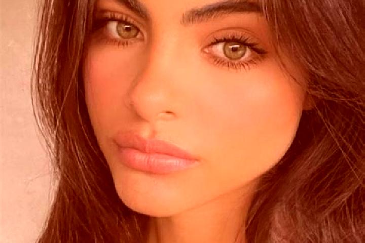 Willow, 24, a black green-eyed indian companion based in Coussac-Bonneval. Offering Domination, Striptease, Erotic Massage, Dinner Date, Prostate Massage. Av...