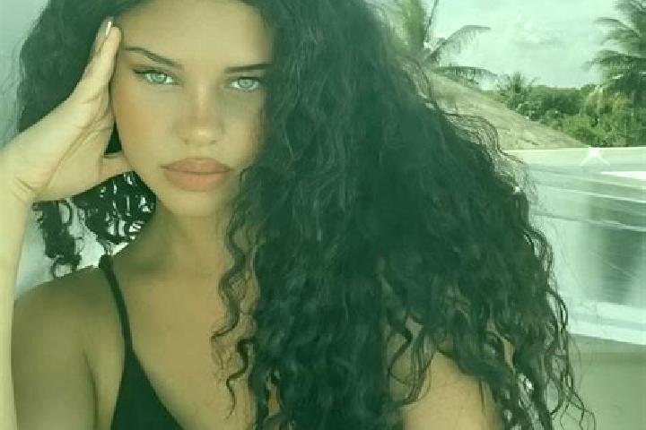 Willow, 24, a black grey-eyed latina companion based in Constance Bay. Offering BDSM, A-Level, Duos. Available for incall and outcall, day and evening dates.