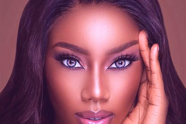 Willow, 24, a chestnut blue-eyed ebony companion based in Kutzenhausen. Offering Dinner Date, Roleplay, Prostate Massage, Massage. Available for incall and o...