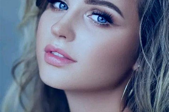 Willow, 24, a dark blonde blue-eyed caribbean companion based in Kampung Labohan Dagang. Offering Striptease, 69, OWO. Available for incall and outcall, day ...