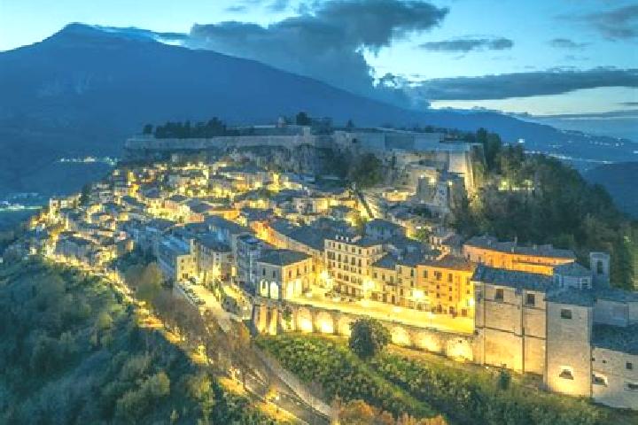 Willow, 24 — Escort in Morro d Oro, Italy