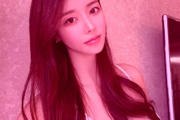 Willow, 24 — Escort in Xiaolukou, China