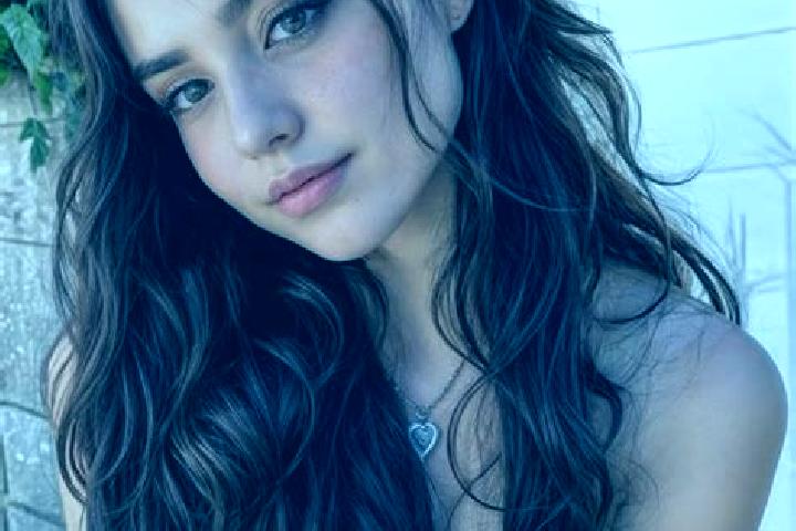 Willow, 25, a auburn brown-eyed mediterranean companion based in Oberrotweil. Offering Duos, Massage. Available for incall and outcall, overnight bookings av...