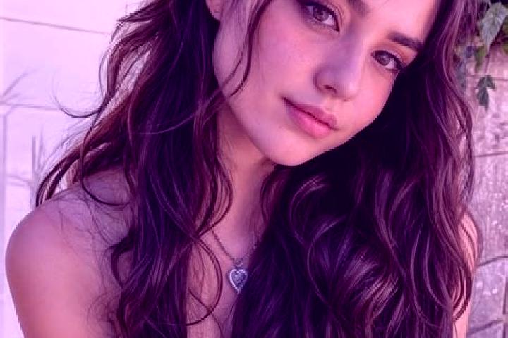 Willow, 25, a brunette hazel-eyed caucasian companion based in Vallone. Offering Party Girl, Dinner Date, Tantra, Overnight, BDSM. Available for incall and o...