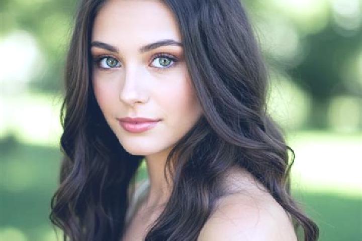 Willow, 25, a brunette hazel-eyed mediterranean companion based in San Antonio Fraternidad. Offering Girlfriend Experience, Massage, Domination, GFE. Availab...