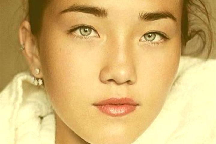Willow, 25, a chestnut amber-eyed caucasian companion based in Villa Minozzo. Offering Duos, Couples, Roleplay. Available for incall and outcall, overnight b...