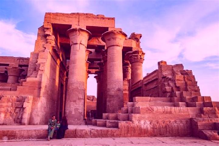 Willow, 25 — Escort in Kom Ombo, Egypt