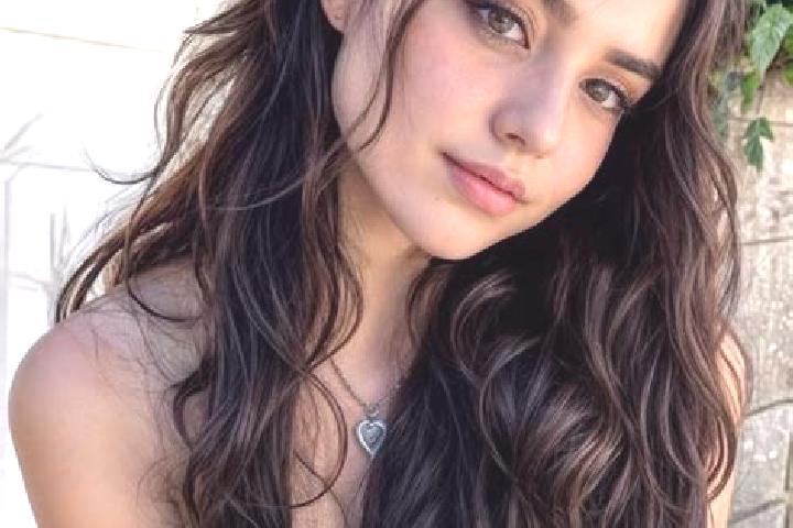 Willow, 26, a auburn brown-eyed middle eastern companion based in Renkovci. Offering Fetish, Party Girl, Dinner Date, Girlfriend Experience, Massage. Availab...