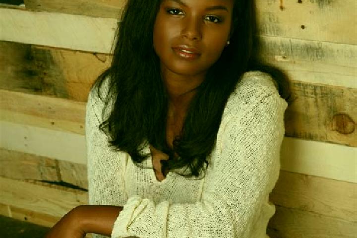 Willow, 26, a blonde dark-eyed ebony companion based in Palhoca. Offering Travel Companion, CIM, Party Girl. Available for incall and outcall, overnight book...