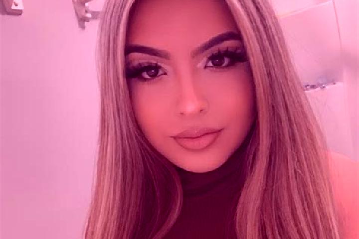 Willow, 26, a blonde grey-eyed latina companion based in Palo Blanco. Offering Striptease, Erotic Massage, Party Girl, 69, Couples. Available for incall and ...