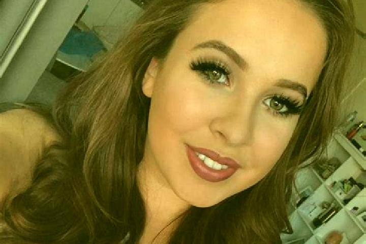 Willow, 26, a dark blonde amber-eyed indian companion based in Mayfield. Offering 69, BDSM, Dinner Date. Available for incall and outcall, day and evening da...