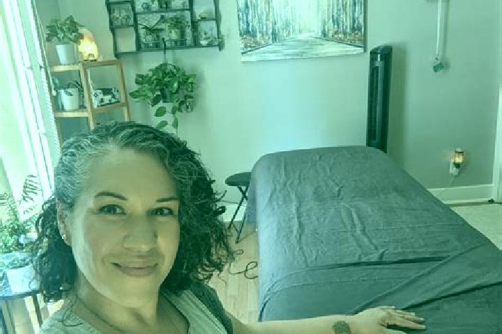 Willow, 26, a red green-eyed ebony companion based in Bermuda Run. Offering Travel Companion, Massage, CIM, A-Level. Available for incall and outcall, day an...