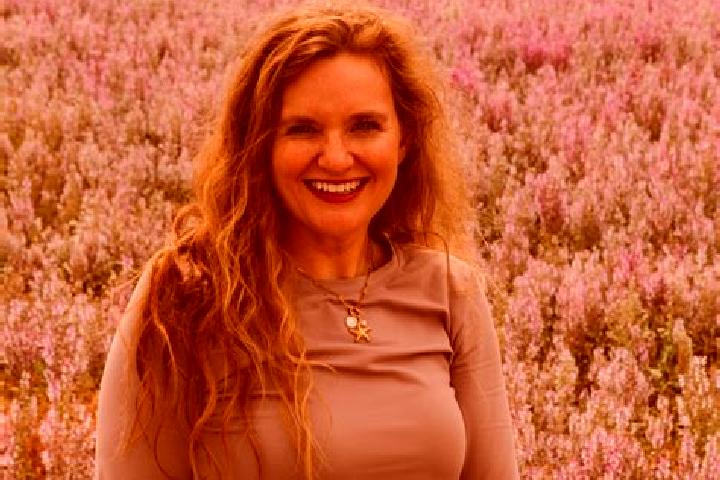 Willow, 26 — Escort in Staple, France