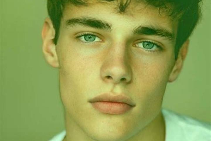 Willow, 27, a chestnut brown-eyed caucasian companion based in Villiers-le-Bacle. Offering Domination, Duos, OWO. Available for incall and outcall, overnight...