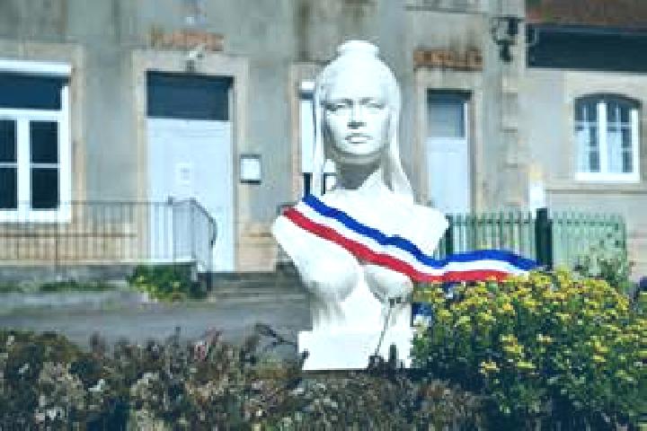Willow, 27 — Escort in Sainte-Genevieve-les-Gasny, France