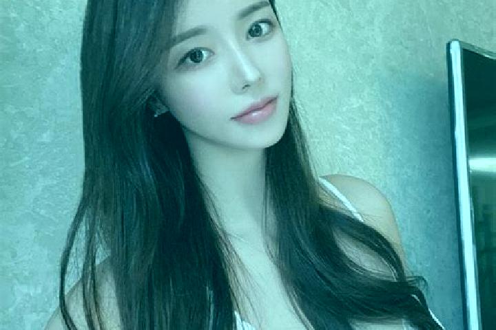 Willow, 28 — Escort in Zhaoxiang, China