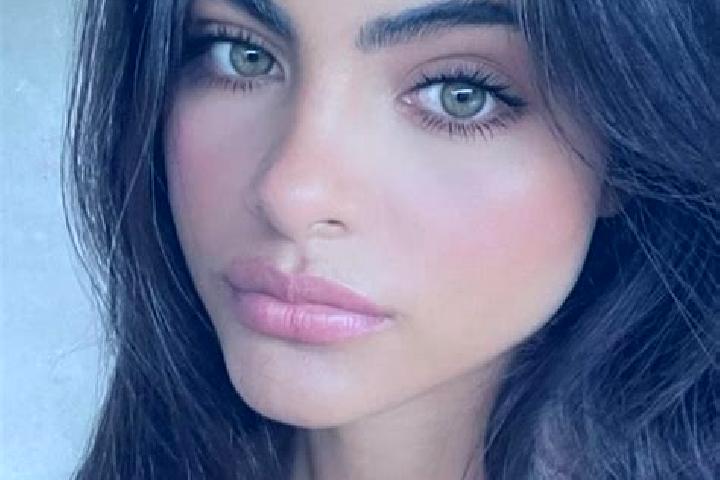 Willow, 29, a brunette dark-eyed indian companion based in Avon-les-Roches. Offering Overnight, A-Level, 69, Girlfriend Experience. Available for incall and ...