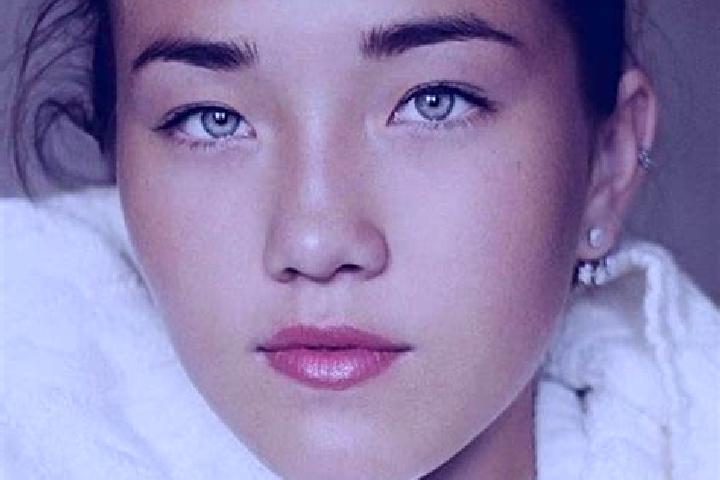 Willow, 29, a brunette grey-eyed caucasian companion based in Akola. Offering 69, BDSM. Available for incall and outcall, day and evening dates.