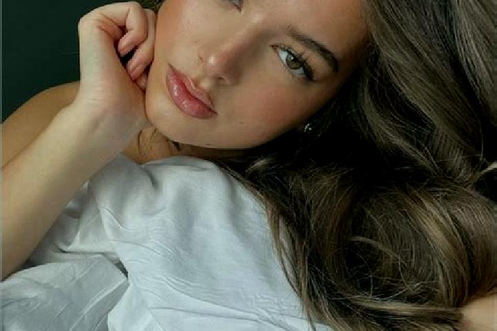 Willow, 29, a chestnut grey-eyed latina companion based in Saint-Wandrille-Rancon. Offering GFE, 69, Prostate Massage. Available for incall and outcall, over...
