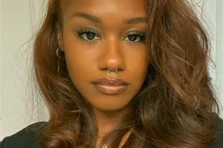 Willow, 30, a auburn amber-eyed ebony companion based in Nanakuli. Offering A-Level, BDSM, Massage. Available for incall and outcall, day and evening dates.
