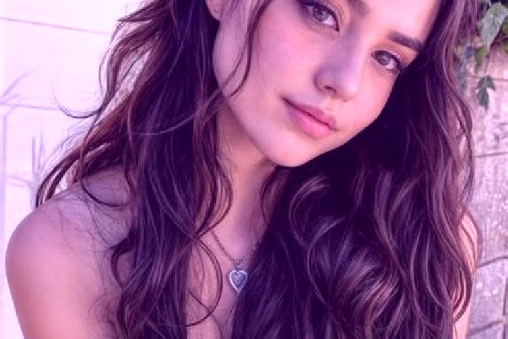 Willow, 30, a auburn amber-eyed middle eastern companion based in Barrio el Centenario. Offering Fetish, Deep French Kissing, Girlfriend Experience, Couples,...