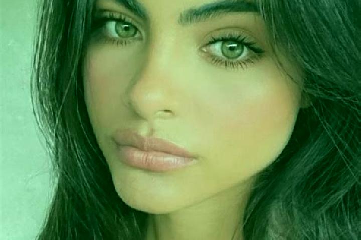 Willow, 30, a brunette grey-eyed indian companion based in Amarastii de Jos. Offering Travel Companion, Duos, Erotic Massage, BDSM, GFE. Available for incall...