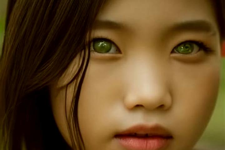 Willow, 30, a red green-eyed asian companion based in Ascrea. Offering OWO, GFE, Overnight. Available for incall and outcall, day and evening dates.