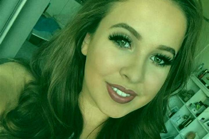 Willow, 31, a dark blonde dark-eyed caucasian companion based in Chaolian. Offering Dinner Date, Overnight. Available for incall and outcall, day and evening...