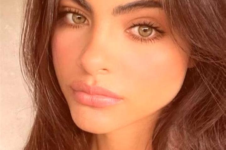 Willow, 31, a red dark-eyed indian companion based in Lakenheath. Offering Fetish, CIM, Striptease. Available for incall and outcall, day and evening dates.