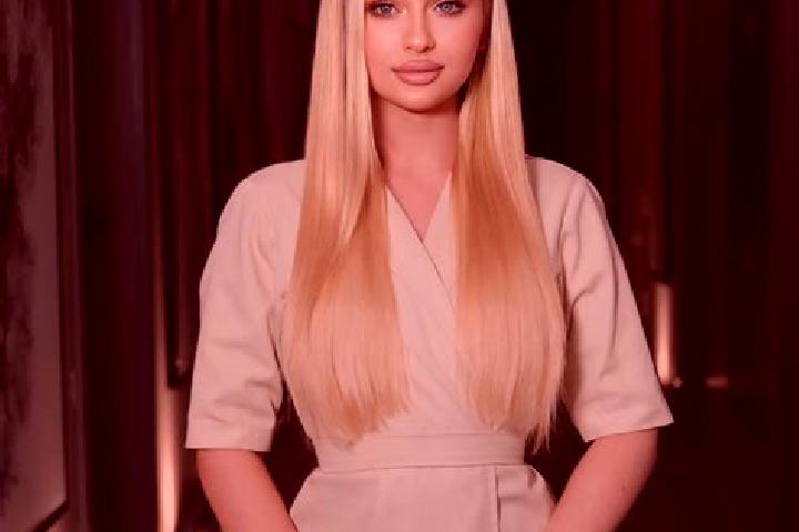 Willow, 32, a auburn amber-eyed caucasian companion based in Fontana delle Monache. Offering Tantra, Erotic Massage, Dinner Date. Available for incall and ou...
