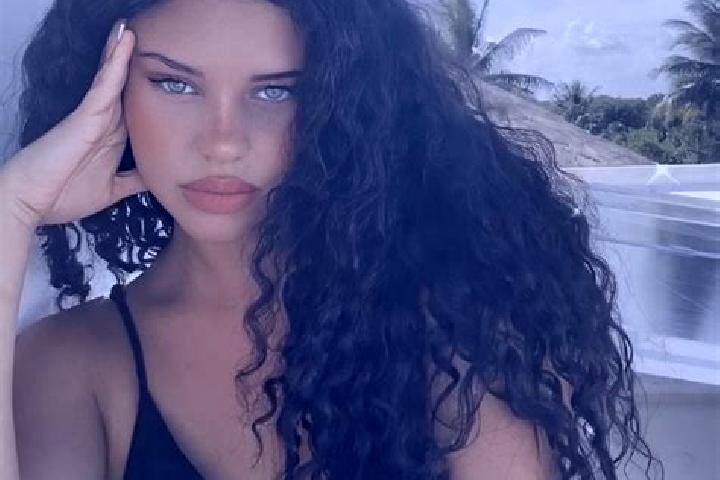 Willow, 32, a black grey-eyed latina companion based in Urk. Offering Tantra, OWO, Massage, GFE. Available for incall and outcall, day and evening dates.