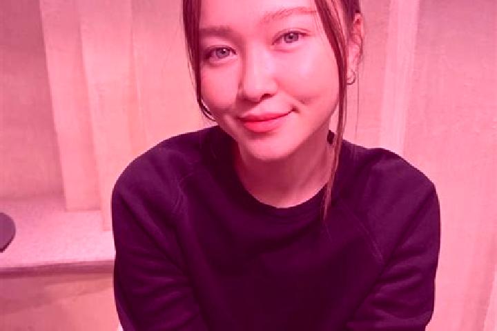 Willow, 32, a brunette blue-eyed asian companion based in Misano di Gera d Adda. Offering CIM, Fetish, GFE, Massage. Available for incall and outcall, overni...