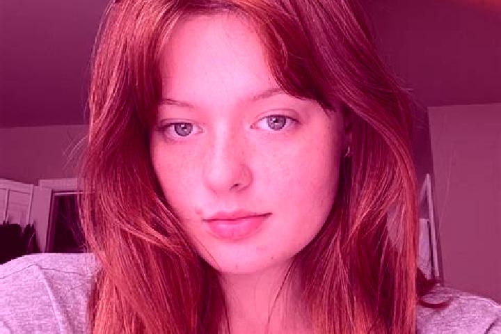 Willow, 32, a red grey-eyed latina companion based in Tulghies. Offering GFE, Girlfriend Experience, Roleplay, Couples, Deep French Kissing. Available for in...