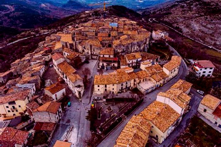 Willow, 32 — Escort in Castelvecchio Calvisio, Italy