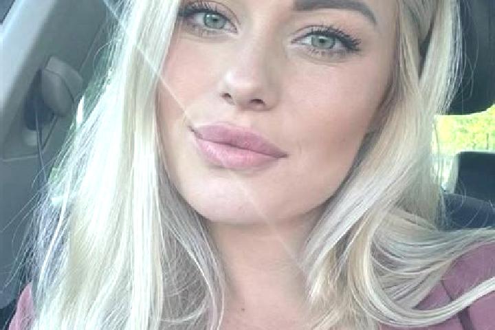 Willow, 33, a blonde hazel-eyed indian companion based in Near North Side. Offering Tantra, CIM, Prostate Massage, Party Girl. Available for incall and outca...