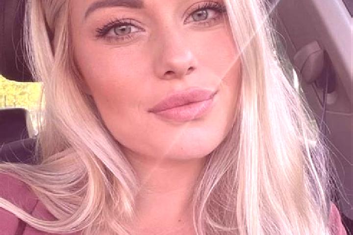 Willow, 34, a blonde hazel-eyed mediterranean companion based in Dinar. Offering 69, Duos, OWO, Dinner Date, Couples. Available for incall and outcall, day a...